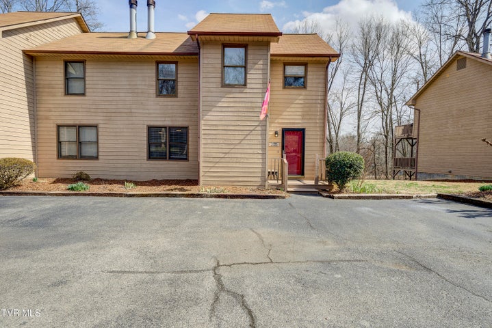 1st photo of 205 Windridge Colony 