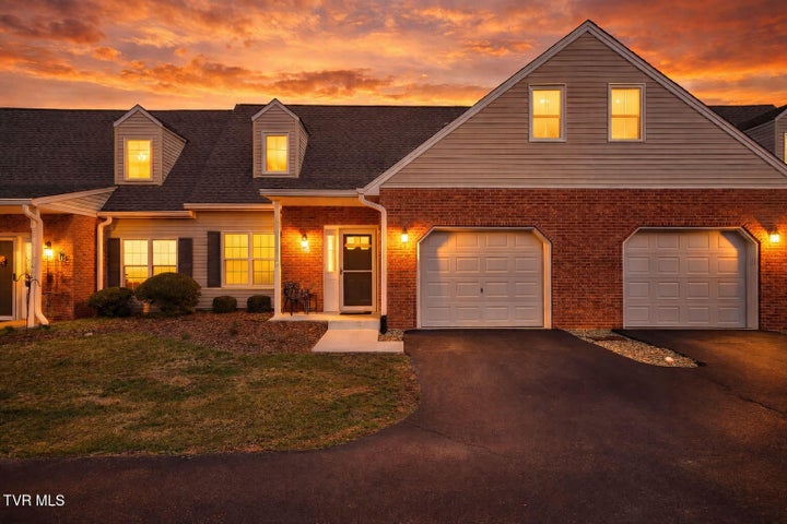 1st photo of 1725 Lakeview Drive