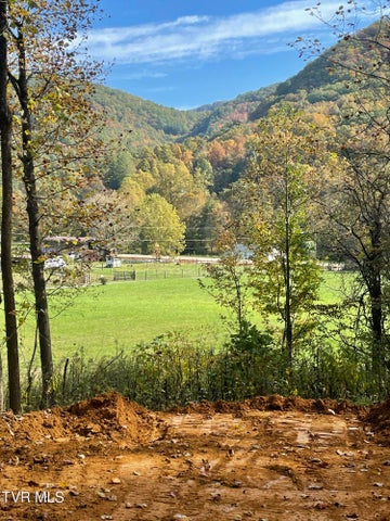 1st photo of 724 Dry Creek Road