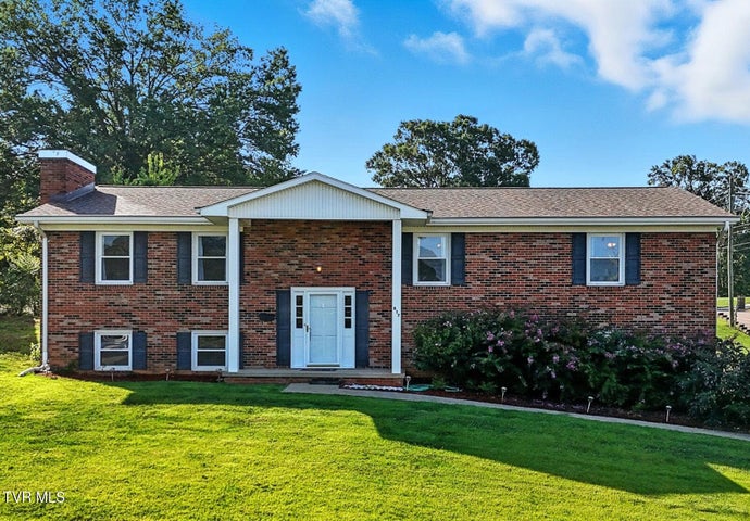 1st photo of 817 Hills Drive