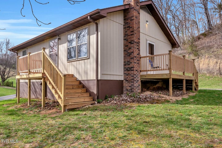 1st photo of 471 Seneker Lane