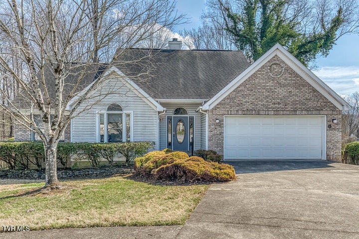 1st photo of 8 University Place