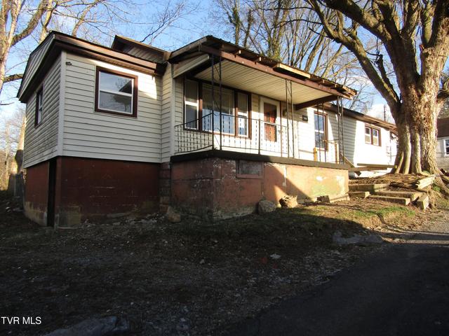 1st photo of 104 Paperville Road