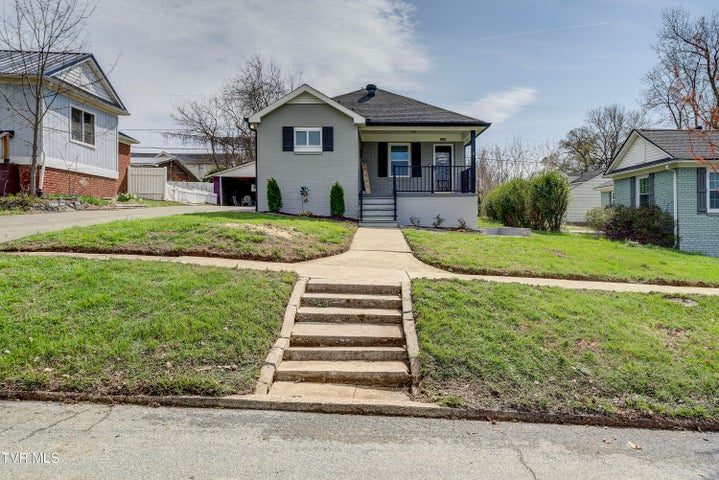 1st photo of 809 Birch Street