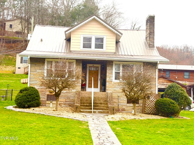1st photo of 130 Chatham Drive