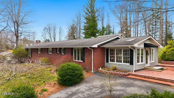 1st photo of 949 Jefferson Drive