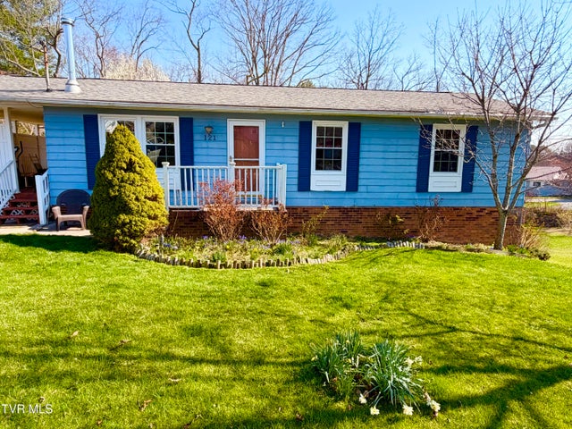 1st photo of 121 Beverly Avenue