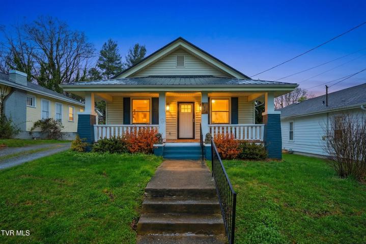 1st photo of 916 Hillcrest Drive