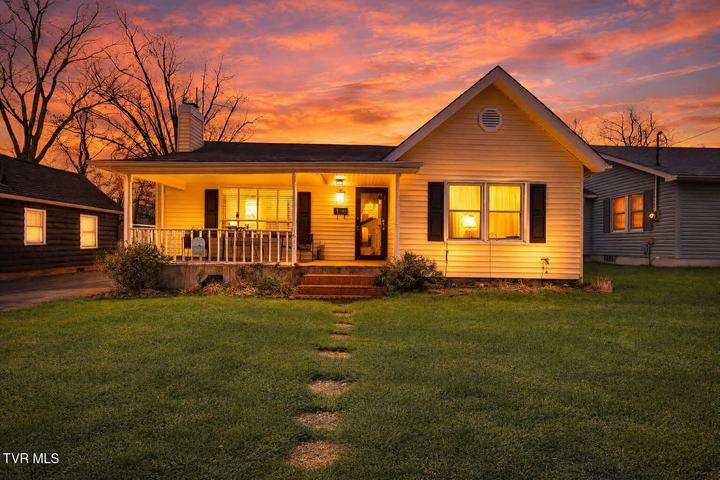 1st photo of 1617 Woodside Drive