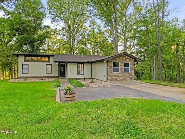 1st photo of 630 Ancient Oaks Court