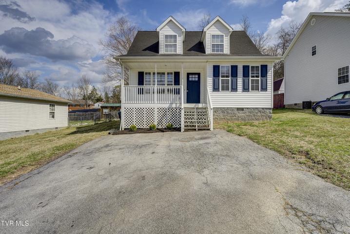 1st photo of 121 Saint James Place