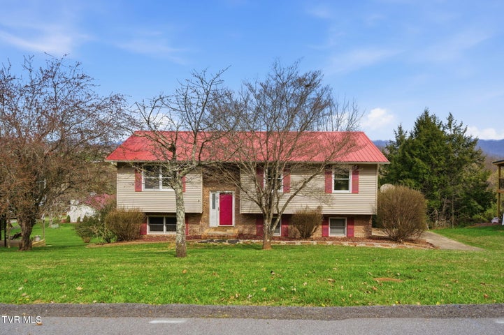 1st photo of 905 Sherbrooke Drive