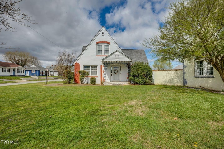 1st photo of 902 Federal Street