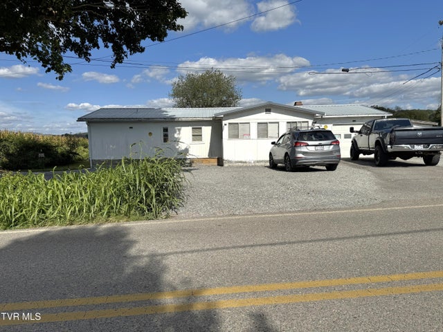 1st photo of 1598 Hickory Flats Road