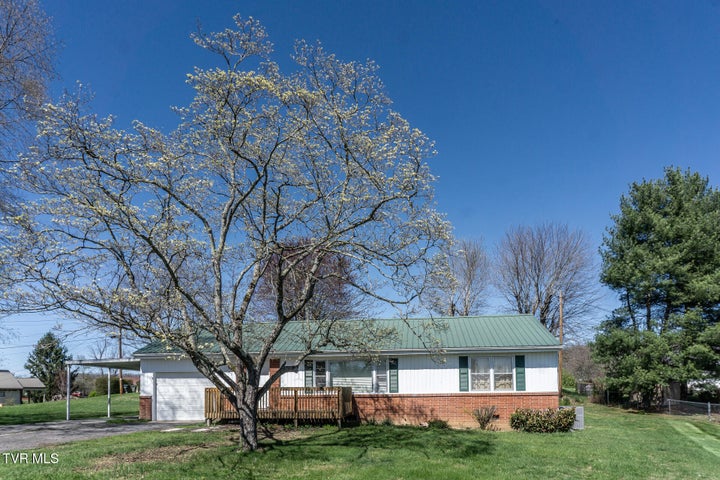 1st photo of 404 Dyer Circle