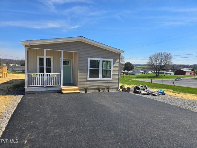 1st photo of 2204 Oak St Street