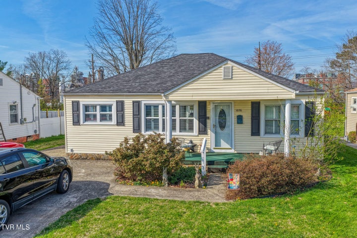 1st photo of 1826 Kenwood Road