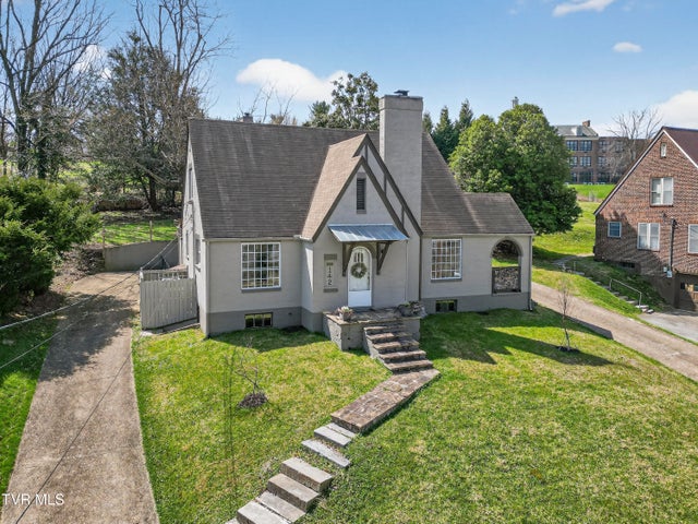 1st photo of 142 Campbell Avenue