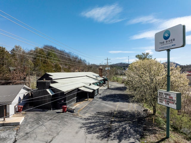 1st photo of 3096 Roan Street