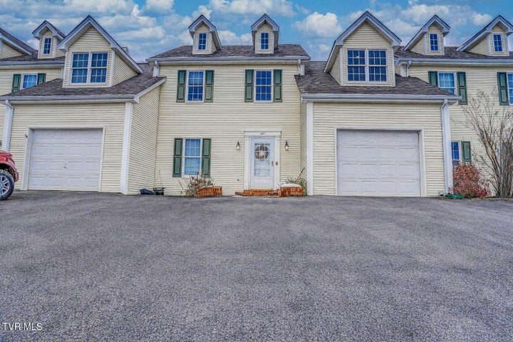 1st photo of 865 Barclay Drive