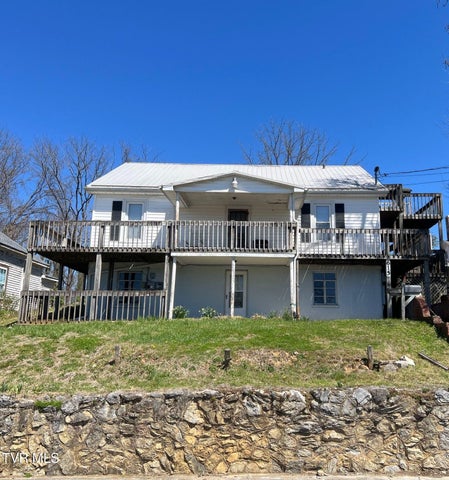 1st photo of 615 Buckner Street