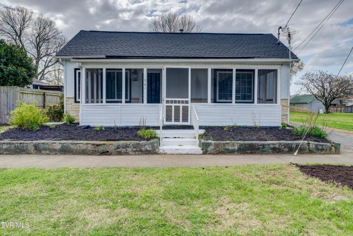 1st photo of 701 Roan Street