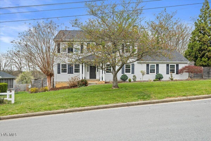 1st photo of 8 Parwood Court