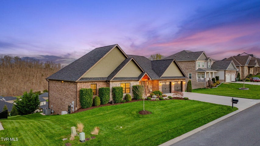 1st photo of 1195 Panoramic Vista