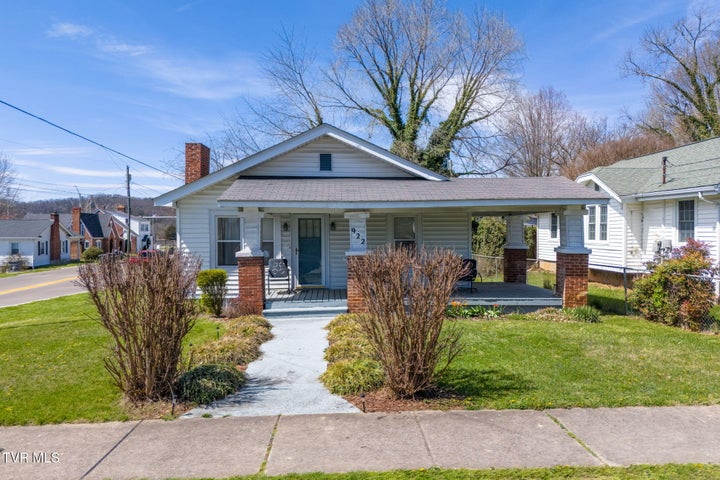 1st photo of 922 Tremont Avenue