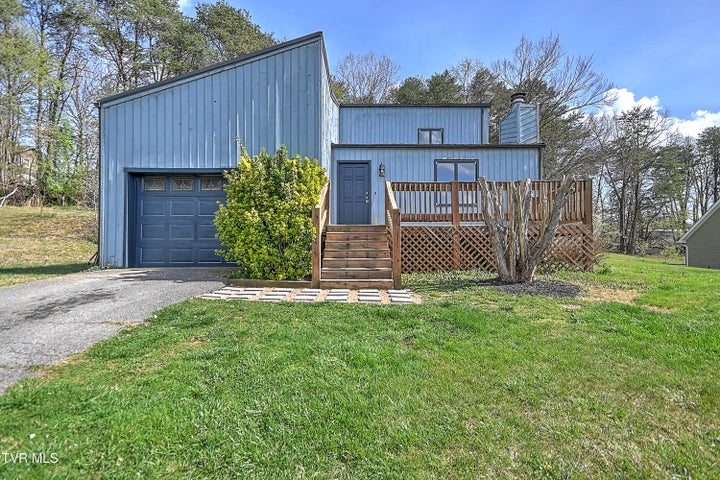 1st photo of 211 Sunny Hill Court