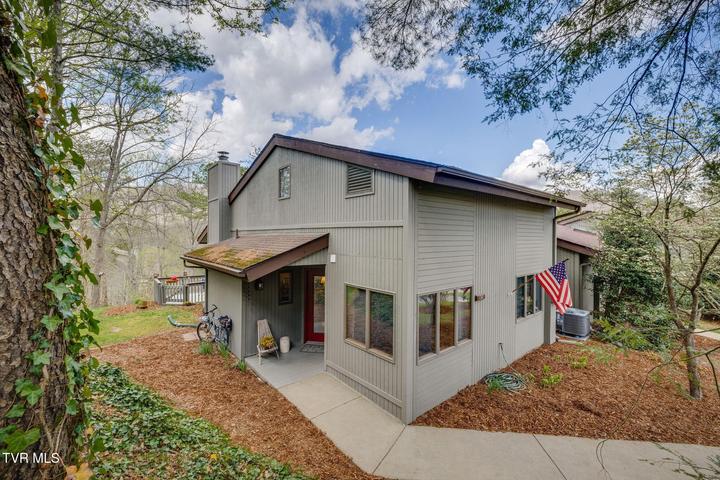 1st photo of 132 Willowbrook Court