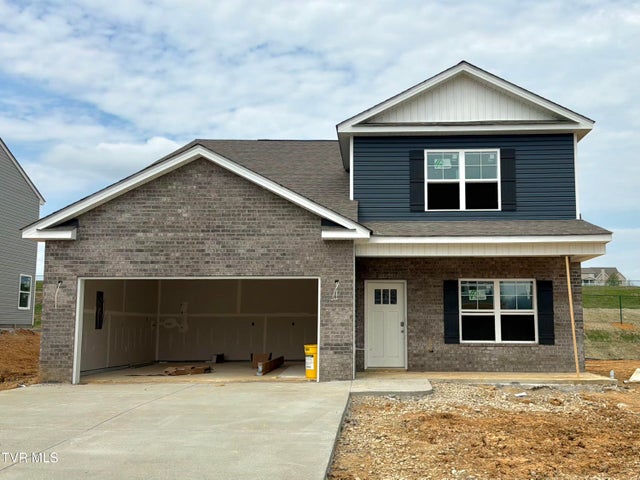 1st photo of 211 Artist Avenue 