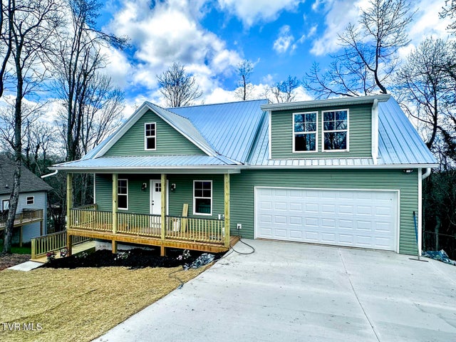 1st photo of 404 4 Winds Way