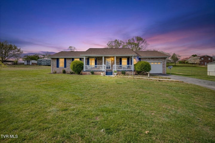 1st photo of 445 Old Stage Road