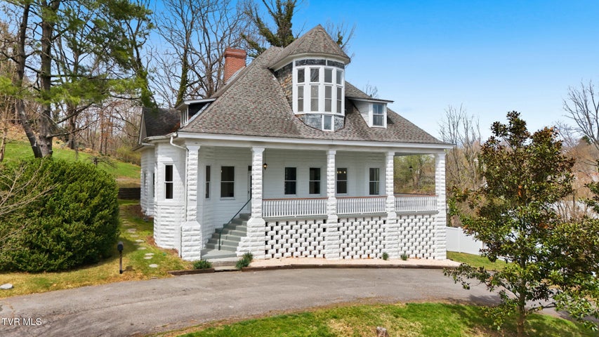 1st photo of 243 Mason Place