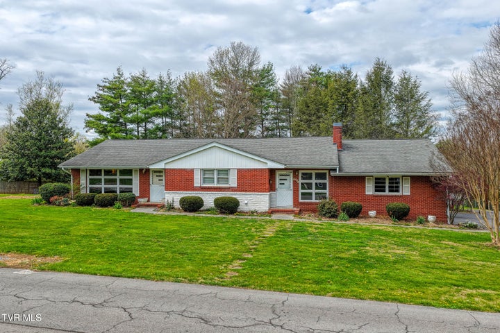 1st photo of 1503 Lakeview Drive