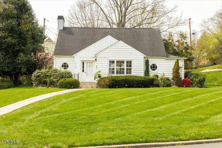 1st photo of 219 Gilmer Park