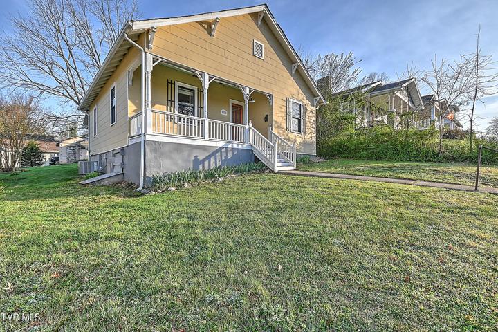 1st photo of 1021 Lawrence Avenue