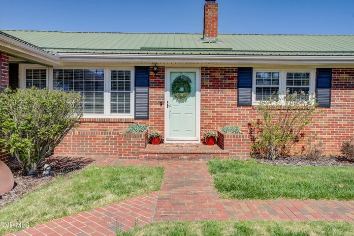 1st photo of 610 Ridgeview Drive