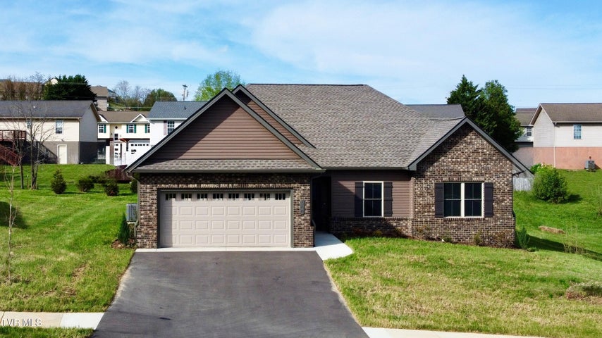 1st photo of 560 Catalina Court