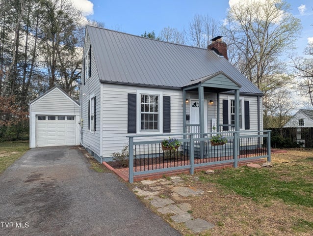 1st photo of 1027 Columbia Road