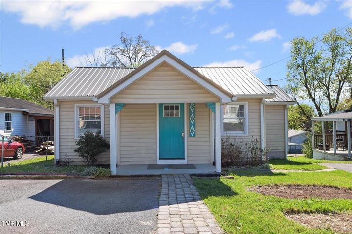 1st photo of 306 Arbutus Avenue