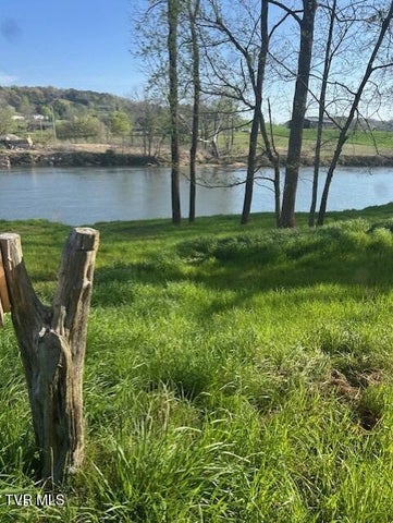 1st photo of 1633 Poplar Springs Road