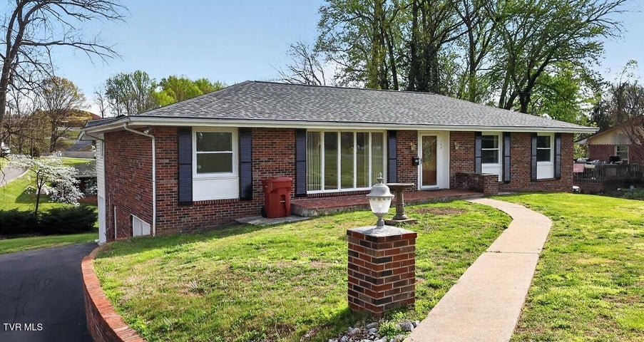 1st photo of 107 Dogwood Lane