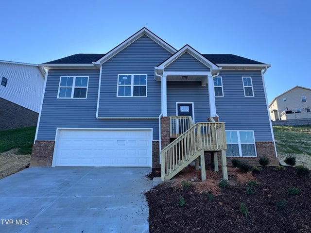 1st photo of 585 Ten Mile View