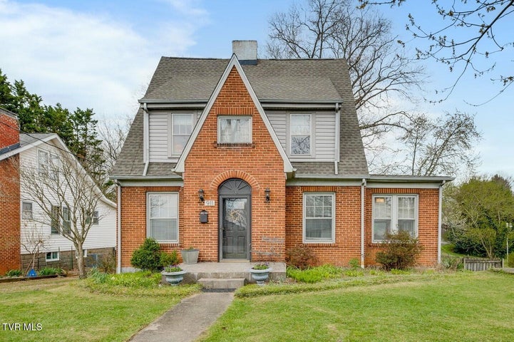 1st photo of 911 Georgia Avenue