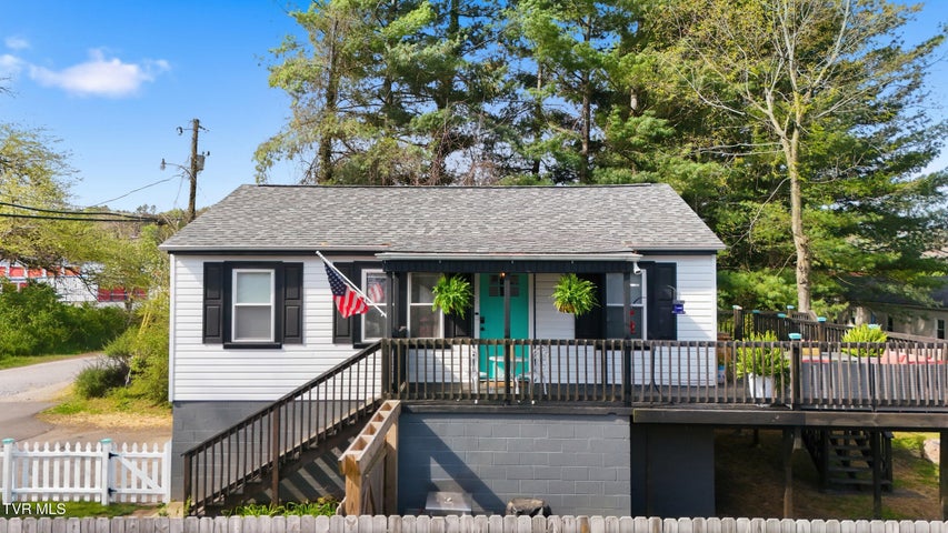 1st photo of 450 Riverside Drive