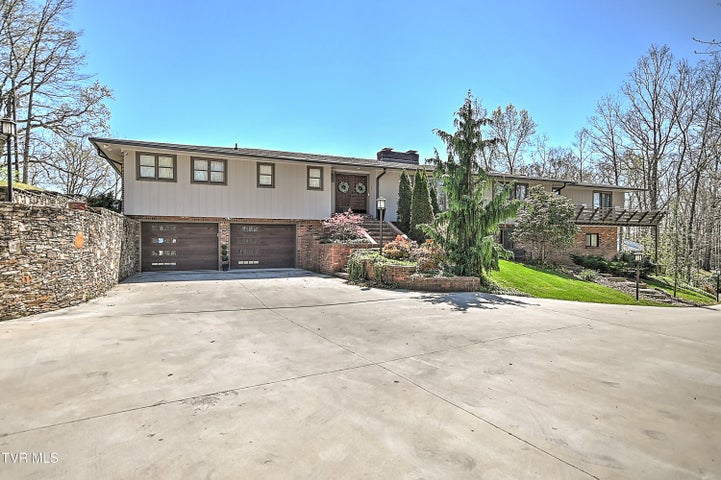 1st photo of 117 Skyline Drive