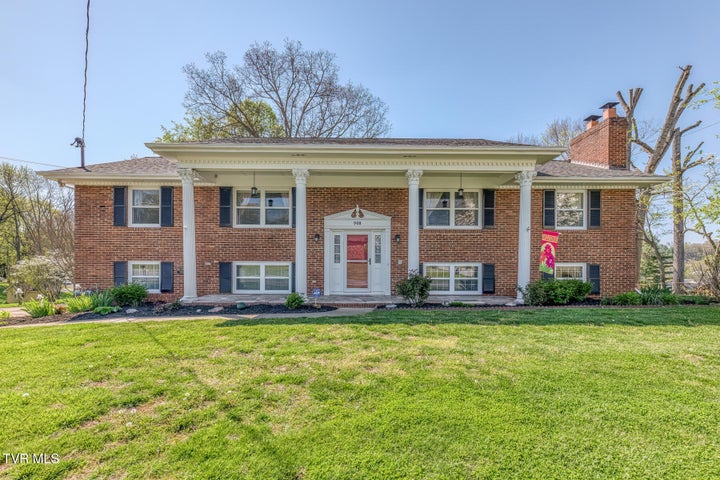 1st photo of 908 Meadow Lane