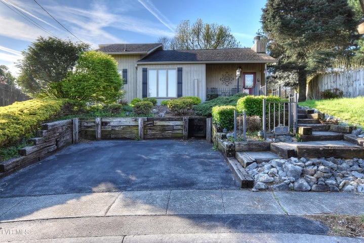 1st photo of 10 Crouch Court